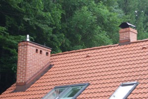 montaż anteny satelitarnej na dachu bez ław kominiarskich